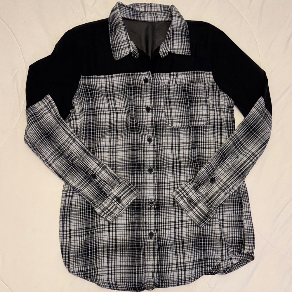 Vintage Metal Mulisha Women’s Large Black & White dress shirt